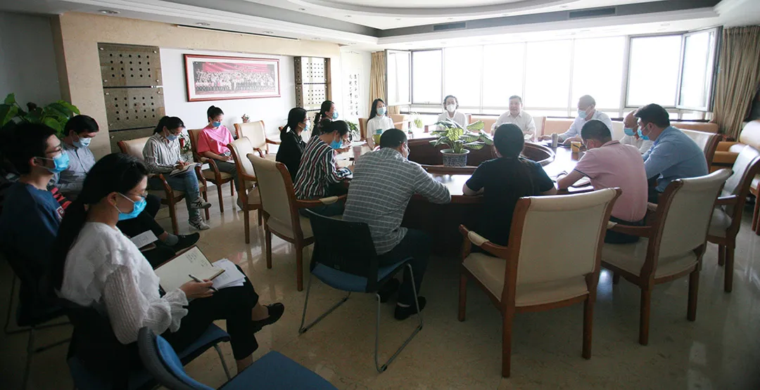 中国家具协会党支部深入学习贯彻十三届全国人大三次会议、全国政协十三届三次会议精神(图1)